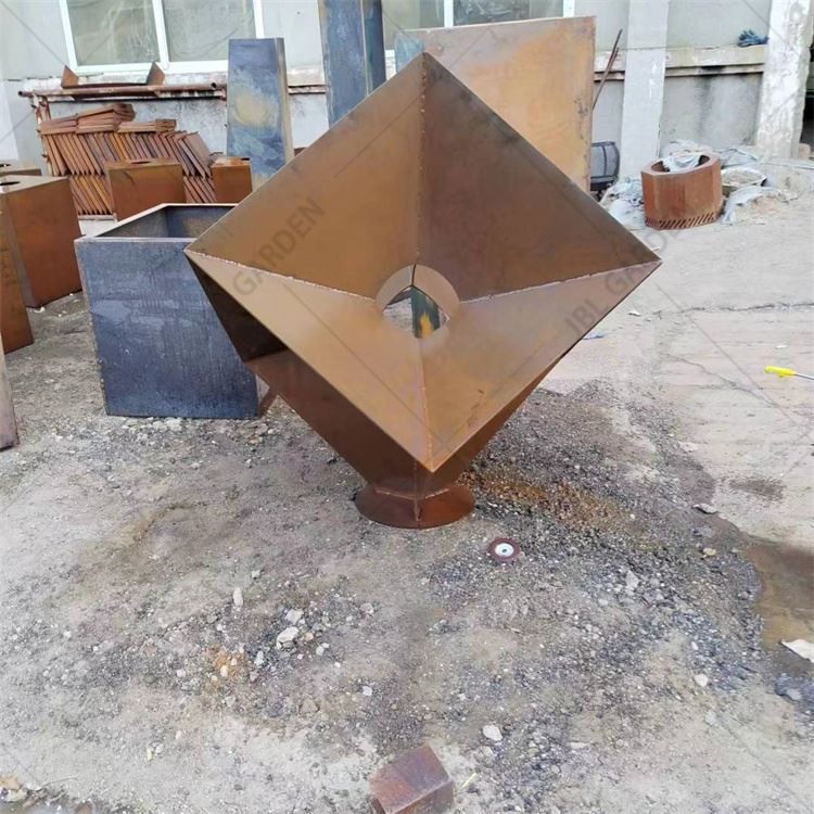Kockasta skulptura